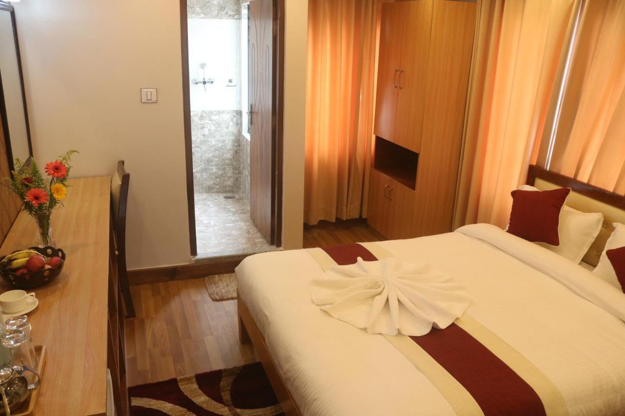 Hotel Family Ties Pvt. Ltd. Katmandú Exterior foto